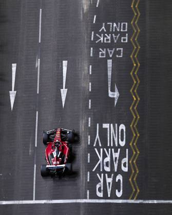 F1 - SINGAPORE GRAND PRIX 2025 16 LECLERC Charles (mco), Scuderia Ferrari SF-25, action during the 2025 Formula 1 Singapore Grand Prix, 18th round of the 2025 FIA Formula One World Championship, WM, Weltmeisterschaft from October 3 to 5, 2025 on the Marina Bay Street Circuit, in Singapore - SingaporeSingapore  Copyright: xEricxAlonsox