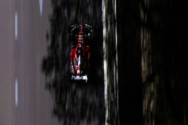 F1 - SINGAPORE GRAND PRIX 2025 16 LECLERC Charles (mco), Scuderia Ferrari SF-25, action during the 2025 Formula 1 Singapore Grand Prix, 18th round of the 2025 FIA Formula One World Championship, WM, Weltmeisterschaft from October 3 to 5, 2025 on the Marina Bay Street Circuit, in Singapore - SingaporeSingapore  Copyright: xEricxAlonsox