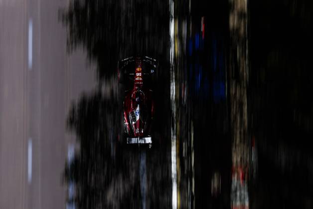 F1 - SINGAPORE GRAND PRIX 2025 16 LECLERC Charles (mco), Scuderia Ferrari SF-25, action during the 2025 Formula 1 Singapore Grand Prix, 18th round of the 2025 FIA Formula One World Championship, WM, Weltmeisterschaft from October 3 to 5, 2025 on the Marina Bay Street Circuit, in Singapore - SingaporeSingapore  Copyright: xEricxAlonsox