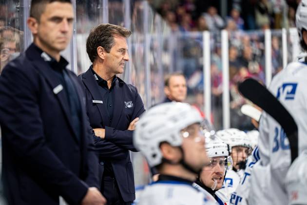 Dallas Eakins Trainer, Coach, Headcoach, Adler Mannheim , Nuernberg Ice Tigers vs Adler Mannheim, Eishockey, Penny DEL, 7 Spieltag, 03 10 2025, Nuernberg Ice Tigers vs Adler Mannheim, Eishockey, Penny DEL, 7 Spieltag, 03 10 2025 Copyright: xEibner-Pressefoto ThomasxHahnx EP_NIT