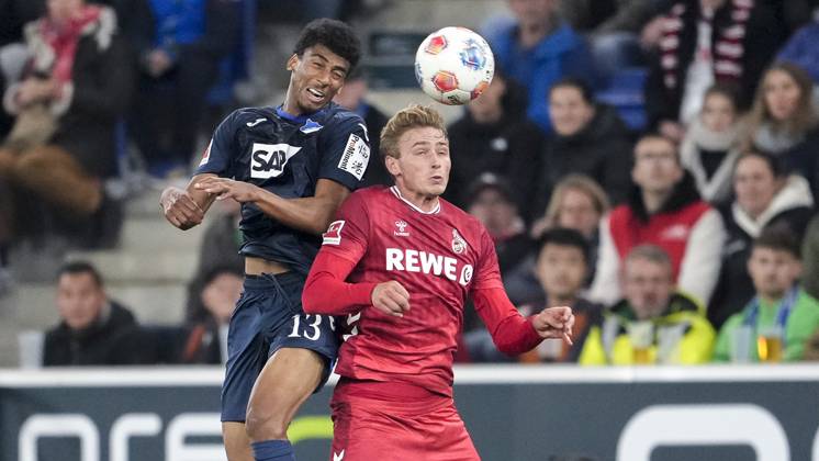 from left Bernardo Fernandes da Silva Junior Hoffenheim, 13 , Sebastian Sebulonsen Cologne, 28 , header, header duel, game scene, duel in the air, action, action, 03 10 2025, Sinsheim Germany , Football, Bundesliga, TSG 1899 Hoffenheim 1 FC Köln, DFB DFL REGULATIONS PROHIBIT ANY USE OF PHOTOGRAPHS AS IMAGE SEQUENCES AND OR QUASI VIDEO xozx