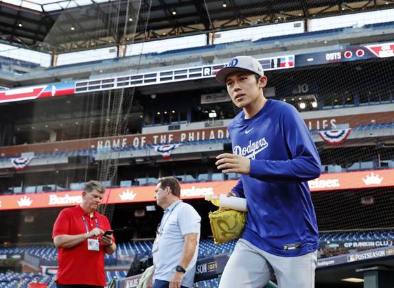 Baseball: Division Series between Dodgers and Phillies Los Angeles Dodgers pitcher Roki Sasaki prepares to train at Citizens Bank Park in Philadelphia on Oct. 3, 2025, ahead of Game 1 of the Division Series against the Philadelphia Phillies the following day. A14AA0004908308P