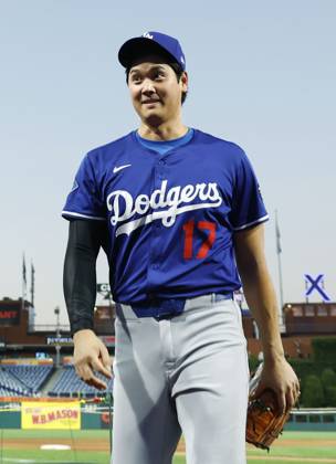 Baseball: Division Series between Dodgers and Phillies Los Angeles Dodgers two-way player Shohei Ohtani leaves Citizens Bank Park in Philadelphia on Oct. 3, 2025, following practice conducted ahead of Game 1 of the Division Series against the Philadelphia Phillies the following day. A14AA0004908318P