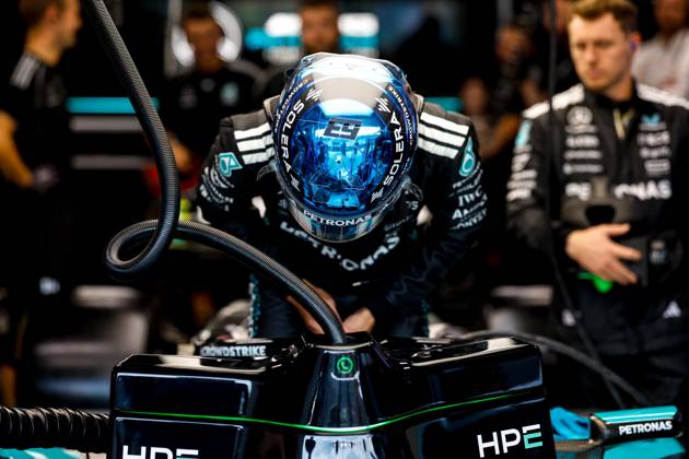 F1 - SINGAPORE GRAND PRIX 2025 RUSSELL George (gbr), Mercedes AMG F1 Team W16, portrait during the 2025 Formula 1 Singapore Grand Prix, 18th round of the 2025 FIA Formula One World Championship, WM, Weltmeisterschaft from October 3 to 5, 2025 on the Marina Bay Street Circuit, in Singapore - SingaporeSingapore  Copyright: xDPPIx