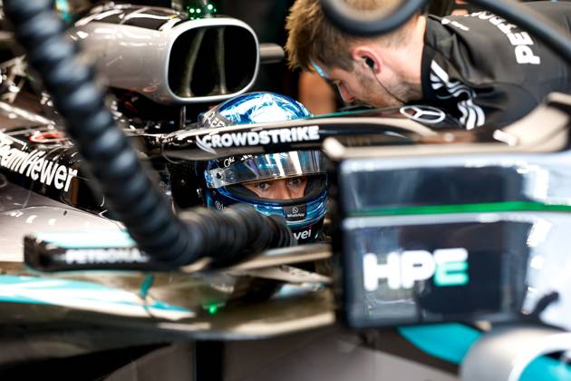 F1 - SINGAPORE GRAND PRIX 2025 RUSSELL George (gbr), Mercedes AMG F1 Team W16, portrait during the 2025 Formula 1 Singapore Grand Prix, 18th round of the 2025 FIA Formula One World Championship, WM, Weltmeisterschaft from October 3 to 5, 2025 on the Marina Bay Street Circuit, in Singapore - SingaporeSingapore  Copyright: xDPPIx