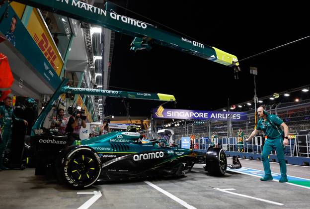 F1 - SINGAPORE GRAND PRIX 2025 14 ALONSO Fernando (spa), Aston Martin F1 Team AMR24, action during the 2025 Formula 1 Singapore Grand Prix, 18th round of the 2025 FIA Formula One World Championship, WM, Weltmeisterschaft from October 3 to 5, 2025 on the Marina Bay Street Circuit, in Singapore - SingaporeSingapore  Copyright: xDPPIx