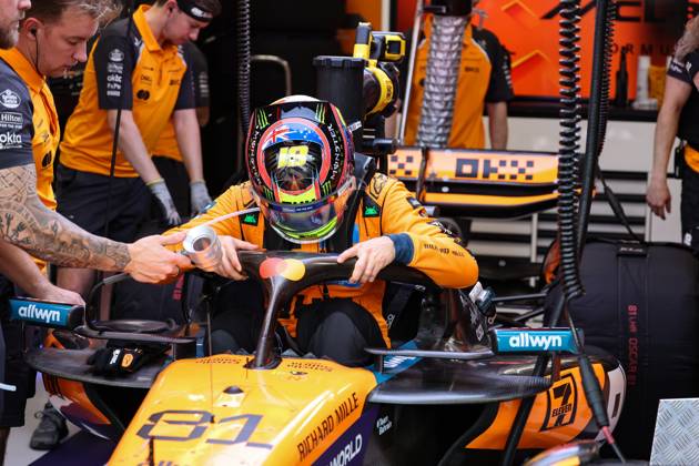 F1 - SINGAPORE GRAND PRIX 2025 PIASTRI Oscar (aus), McLaren F1 Team MCL39, portrait during the 2025 Formula 1 Singapore Grand Prix, 18th round of the 2025 FIA Formula One World Championship, WM, Weltmeisterschaft from October 3 to 5, 2025 on the Marina Bay Street Circuit, in Singapore - SingaporeSingapore Copyright: xDPPIx