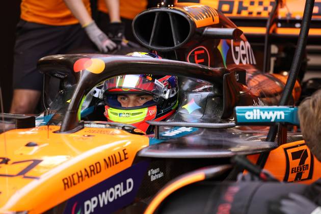 F1 - SINGAPORE GRAND PRIX 2025 PIASTRI Oscar (aus), McLaren F1 Team MCL39, portrait during the 2025 Formula 1 Singapore Grand Prix, 18th round of the 2025 FIA Formula One World Championship, WM, Weltmeisterschaft from October 3 to 5, 2025 on the Marina Bay Street Circuit, in Singapore - SingaporeSingapore Copyright: xDPPIx