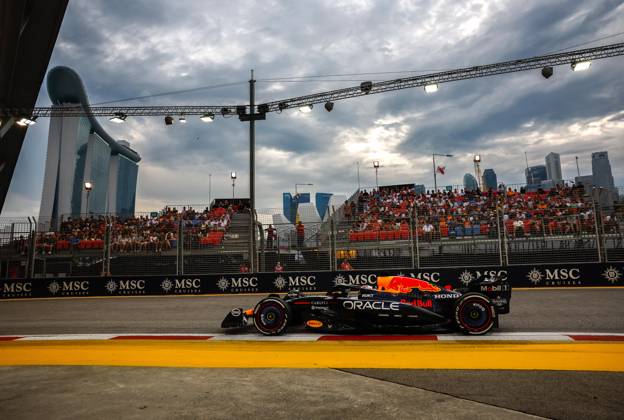 F1 - SINGAPORE GRAND PRIX 2025 01 VERSTAPPEN Max (nld), Red Bull Racing RB21, action during the 2025 Formula 1 Singapore Grand Prix, 18th round of the 2025 FIA Formula One World Championship, WM, Weltmeisterschaft from October 3 to 5, 2025 on the Marina Bay Street Circuit, in Singapore - SingaporeSingapore Copyright: xDPPIx