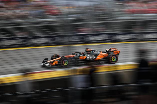 F1 - SINGAPORE GRAND PRIX 2025 81 PIASTRI Oscar (aus), McLaren F1 Team MCL39, action during the 2025 Formula 1 Singapore Grand Prix, 18th round of the 2025 FIA Formula One World Championship, WM, Weltmeisterschaft from October 3 to 5, 2025 on the Marina Bay Street Circuit, in Singapore - SingaporeSingapore Copyright: xDPPIx