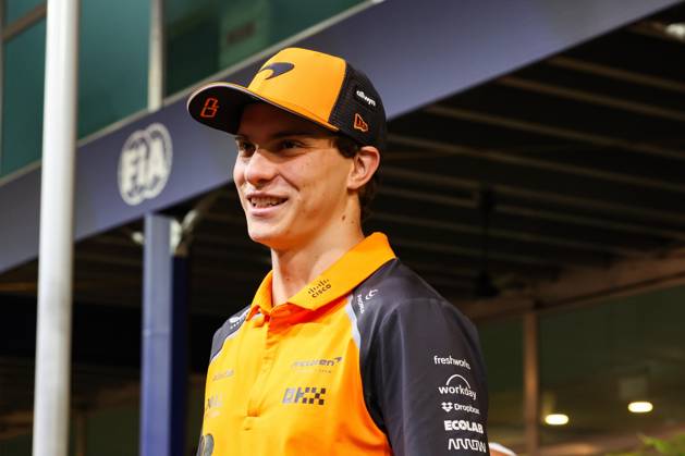 F1 - SINGAPORE GRAND PRIX 2025 PIASTRI Oscar (aus), McLaren F1 Team MCL39, portrait during the 2025 Formula 1 Singapore Grand Prix, 18th round of the 2025 FIA Formula One World Championship, WM, Weltmeisterschaft from October 3 to 5, 2025 on the Marina Bay Street Circuit, in Singapore - SingaporeSingapore Copyright: xDPPIx