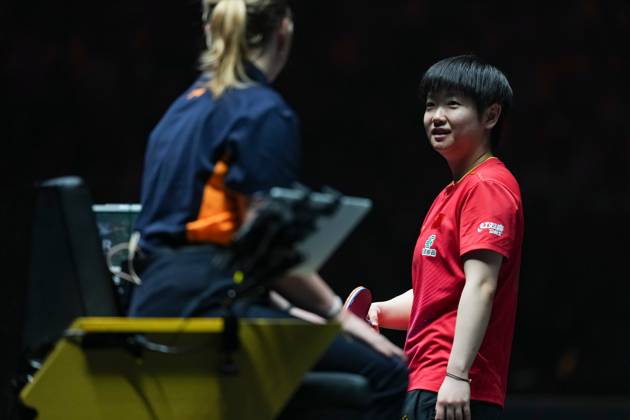 (251004) -- BEIJING, Oct. 4, 2025 -- Sun Yingsha reacts during the women s singles semifinal match between Sun Yingsha of China and Chen Xingtong of China at 2025 World Table tennis, Tischtennis (WTT) China Smash in Beijing, China, Oct. 4, 2025. ) (SP)CHINA-BEIJING-TABLE TENNIS-WTT-CHINA SMASH-WOMEN S SINGLES-SEMIFINAL(CN) SunxFei
