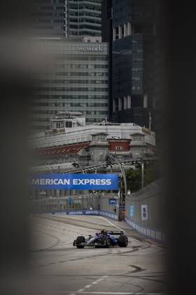 F1 - SINGAPORE GRAND PRIX 2025 55 SAINZ Carlos (spa), Williams Racing FW47, action during the 2025 Formula 1 Singapore Grand Prix, 18th round of the 2025 FIA Formula One World Championship, WM, Weltmeisterschaft from October 3 to 5, 2025 on the Marina Bay Street Circuit, in Singapore - SingaporeSingapore Copyright: xXavixBonillax