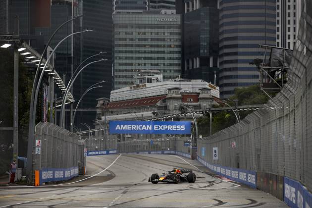 F1 - SINGAPORE GRAND PRIX 2025 01 VERSTAPPEN Max (nld), Red Bull Racing RB21, action during the 2025 Formula 1 Singapore Grand Prix, 18th round of the 2025 FIA Formula One World Championship, WM, Weltmeisterschaft from October 3 to 5, 2025 on the Marina Bay Street Circuit, in Singapore - SingaporeSingapore Copyright: xXavixBonillax