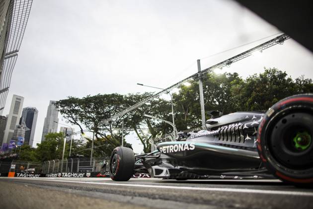 F1 - SINGAPORE GRAND PRIX 2025 63 RUSSELL George (gbr), Mercedes AMG F1 Team W16, action during the 2025 Formula 1 Singapore Grand Prix, 18th round of the 2025 FIA Formula One World Championship, WM, Weltmeisterschaft from October 3 to 5, 2025 on the Marina Bay Street Circuit, in Singapore - SingaporeSingapore  Copyright: xXavixBonillax