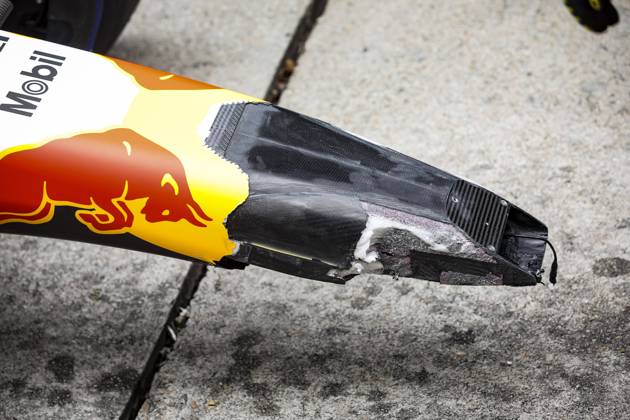 F1 - SINGAPORE GRAND PRIX 2025 30 LAWSON Liam (nzl), Visa Cash App RB F1 Team VCARB02, action crash, accident, during the 2025 Formula 1 Singapore Grand Prix, 18th round of the 2025 FIA Formula One World Championship, WM, Weltmeisterschaft from October 3 to 5, 2025 on the Marina Bay Street Circuit, in Singapore - SingaporeSingapore  Copyright: xXavixBonillax