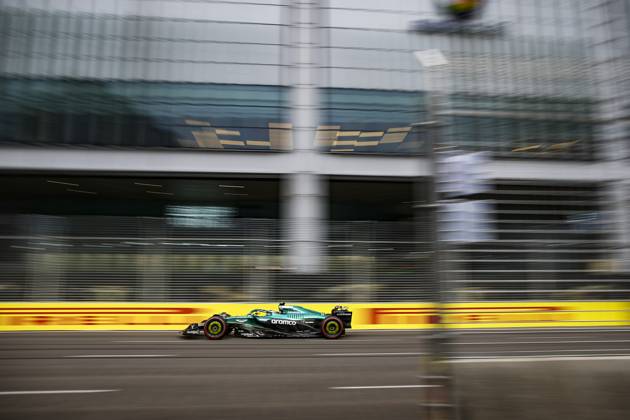 F1 - SINGAPORE GRAND PRIX 2025 14 ALONSO Fernando (spa), Aston Martin F1 Team AMR24, action during the 2025 Formula 1 Singapore Grand Prix, 18th round of the 2025 FIA Formula One World Championship, WM, Weltmeisterschaft from October 3 to 5, 2025 on the Marina Bay Street Circuit, in Singapore - SingaporeSingapore  Copyright: xXavixBonillax