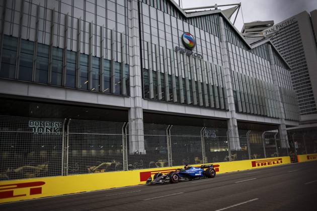 F1 - SINGAPORE GRAND PRIX 2025 23 ALBON Alexander (tha), Williams Racing FW47, action during the 2025 Formula 1 Singapore Grand Prix, 18th round of the 2025 FIA Formula One World Championship, WM, Weltmeisterschaft from October 3 to 5, 2025 on the Marina Bay Street Circuit, in Singapore - SingaporeSingapore  Copyright: xXavixBonillax