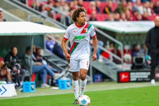 Han Noah Massengo 4, FC Augsburg at the match between FC Augsburg v VfL Wolfsburg, Football, Men, Bundesliga, 2025 2026, Matchday 6 on 04 10 2025 in Augsburg, WWK Arena DFL and DFB regulations prohibit any use of photographs as image sequences and or quasi video Bayern Germany