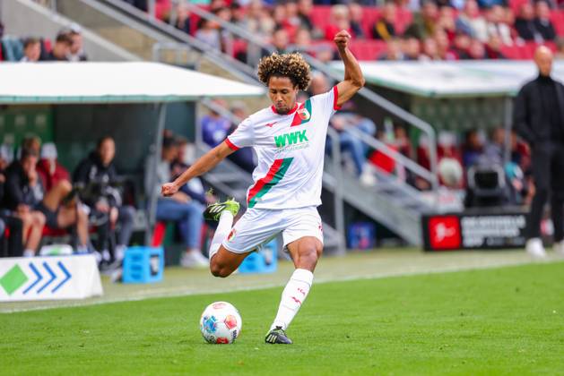 Han Noah Massengo 4, FC Augsburg at the match between FC Augsburg v VfL Wolfsburg, Football, Men, Bundesliga, 2025 2026, Matchday 6 on 04 10 2025 in Augsburg, WWK Arena DFL and DFB regulations prohibit any use of photographs as image sequences and or quasi video Bayern Germany