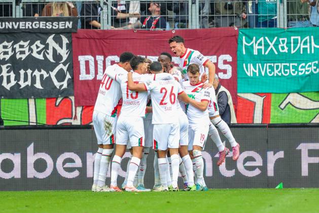 Team FC Augsburg Goal for 2 0 at the match between FC Augsburg v VfL Wolfsburg, Football, Men, Bundesliga, 2025 2026, Matchday 6 on 04 10 2025 in Augsburg, WWK Arena DFL and DFB regulations prohibit any use of photographs as image sequences and or quasi video Bayern Germany