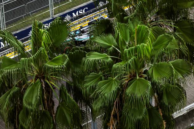 F1 - SINGAPORE GRAND PRIX 2025 63 RUSSELL George (gbr), Mercedes AMG F1 Team W16, action during the 2025 Formula 1 Singapore Grand Prix, 18th round of the 2025 FIA Formula One World Championship, WM, Weltmeisterschaft from October 3 to 5, 2025 on the Marina Bay Street Circuit, in Singapore - SingaporeSingapore  Copyright: xFLORENTxGOODENx