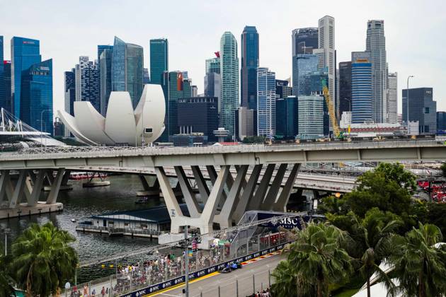 F1 - SINGAPORE GRAND PRIX 2025 55 SAINZ Carlos (spa), Williams Racing FW47, action during the 2025 Formula 1 Singapore Grand Prix, 18th round of the 2025 FIA Formula One World Championship, WM, Weltmeisterschaft from October 3 to 5, 2025 on the Marina Bay Street Circuit, in Singapore - SingaporeSingapore Copyright: xFLORENTxGOODENx