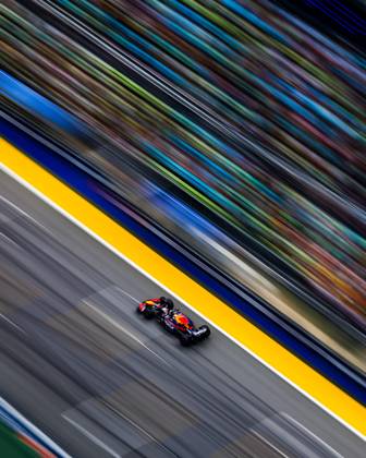 F1 - SINGAPORE GRAND PRIX 2025 01 VERSTAPPEN Max (nld), Red Bull Racing RB21, action during the 2025 Formula 1 Singapore Grand Prix, 18th round of the 2025 FIA Formula One World Championship, WM, Weltmeisterschaft from October 3 to 5, 2025 on the Marina Bay Street Circuit, in Singapore - SingaporeSingapore Copyright: xFLORENTxGOODENx