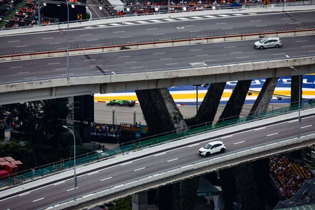 F1 - SINGAPORE GRAND PRIX 2025 05 BORTOLETO Gabriel (bra), Stake F1 Team Kick C45, action during the 2025 Formula 1 Singapore Grand Prix, 18th round of the 2025 FIA Formula One World Championship, WM, Weltmeisterschaft from October 3 to 5, 2025 on the Marina Bay Street Circuit, in Singapore - SingaporeSingapore  Copyright: xFLORENTxGOODENx