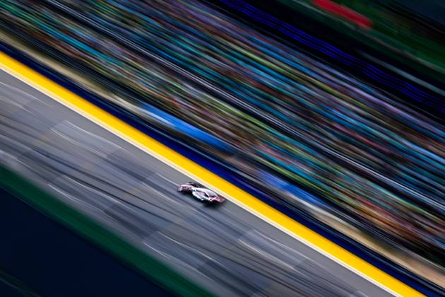 F1 - SINGAPORE GRAND PRIX 2025 31 OCON Esteban (fra), Haas F1 Team VF-25 Ferrari, action during the 2025 Formula 1 Singapore Grand Prix, 18th round of the 2025 FIA Formula One World Championship, WM, Weltmeisterschaft from October 3 to 5, 2025 on the Marina Bay Street Circuit, in Singapore - SingaporeSingapore  Copyright: xFLORENTxGOODENx