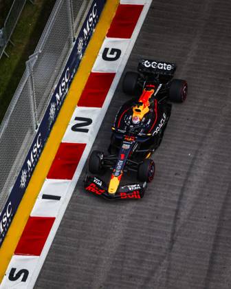 F1 - SINGAPORE GRAND PRIX 2025 01 VERSTAPPEN Max (nld), Red Bull Racing RB21, action during the 2025 Formula 1 Singapore Grand Prix, 18th round of the 2025 FIA Formula One World Championship, WM, Weltmeisterschaft from October 3 to 5, 2025 on the Marina Bay Street Circuit, in Singapore - SingaporeSingapore Copyright: xFLORENTxGOODENx