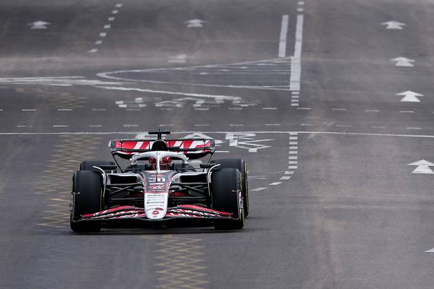 F1 - SINGAPORE GRAND PRIX 2025 31 OCON Esteban (fra), Haas F1 Team VF-25 Ferrari, action during the 2025 Formula 1 Singapore Grand Prix, 18th round of the 2025 FIA Formula One World Championship, WM, Weltmeisterschaft from October 3 to 5, 2025 on the Marina Bay Street Circuit, in Singapore - SingaporeSingapore  Copyright: xEricxAlonsox