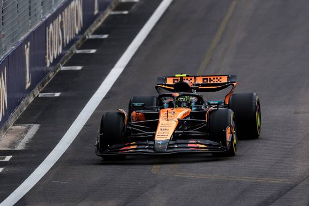 F1 - SINGAPORE GRAND PRIX 2025 04 NORRIS Lando (gbr), McLaren F1 Team MCL39, action during the 2025 Formula 1 Singapore Grand Prix, 18th round of the 2025 FIA Formula One World Championship, WM, Weltmeisterschaft from October 3 to 5, 2025 on the Marina Bay Street Circuit, in Singapore - SingaporeSingapore  Copyright: xEricxAlonsox