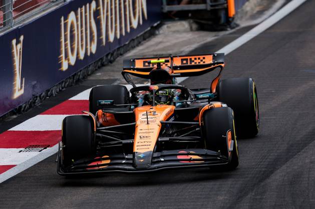 F1 - SINGAPORE GRAND PRIX 2025 04 NORRIS Lando (gbr), McLaren F1 Team MCL39, action during the 2025 Formula 1 Singapore Grand Prix, 18th round of the 2025 FIA Formula One World Championship, WM, Weltmeisterschaft from October 3 to 5, 2025 on the Marina Bay Street Circuit, in Singapore - SingaporeSingapore  Copyright: xEricxAlonsox