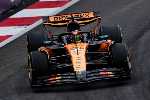 F1 - SINGAPORE GRAND PRIX 2025 81 PIASTRI Oscar (aus), McLaren F1 Team MCL39, action during the 2025 Formula 1 Singapore Grand Prix, 18th round of the 2025 FIA Formula One World Championship, WM, Weltmeisterschaft from October 3 to 5, 2025 on the Marina Bay Street Circuit, in Singapore - SingaporeSingapore Copyright: xEricxAlonsox