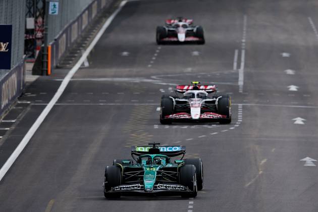 F1 - SINGAPORE GRAND PRIX 2025 18 STROLL Lance (can), Aston Martin F1 Team AMR25, action during the 2025 Formula 1 Singapore Grand Prix, 18th round of the 2025 FIA Formula One World Championship, WM, Weltmeisterschaft from October 3 to 5, 2025 on the Marina Bay Street Circuit, in Singapore - SingaporeSingapore  Copyright: xEricxAlonsox