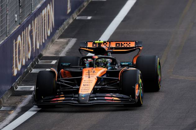F1 - SINGAPORE GRAND PRIX 2025 04 NORRIS Lando (gbr), McLaren F1 Team MCL39, action during the 2025 Formula 1 Singapore Grand Prix, 18th round of the 2025 FIA Formula One World Championship, WM, Weltmeisterschaft from October 3 to 5, 2025 on the Marina Bay Street Circuit, in Singapore - SingaporeSingapore  Copyright: xEricxAlonsox