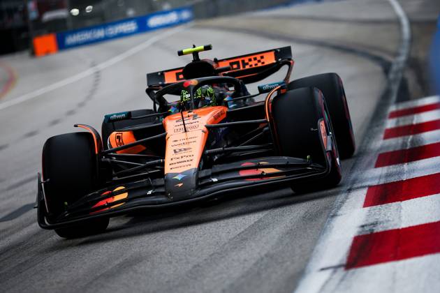 F1 - SINGAPORE GRAND PRIX 2025 04 NORRIS Lando (gbr), McLaren F1 Team MCL39, action during the 2025 Formula 1 Singapore Grand Prix, 18th round of the 2025 FIA Formula One World Championship, WM, Weltmeisterschaft from October 3 to 5, 2025 on the Marina Bay Street Circuit, in Singapore - SingaporeSingapore  Copyright: xEricxAlonsox