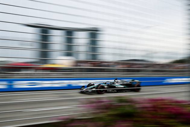 F1 - SINGAPORE GRAND PRIX 2025 63 RUSSELL George (gbr), Mercedes AMG F1 Team W16, action during the 2025 Formula 1 Singapore Grand Prix, 18th round of the 2025 FIA Formula One World Championship, WM, Weltmeisterschaft from October 3 to 5, 2025 on the Marina Bay Street Circuit, in Singapore - SingaporeSingapore  Copyright: xEricxAlonsox