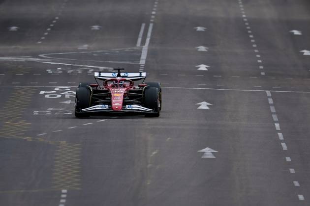 F1 - SINGAPORE GRAND PRIX 2025 16 LECLERC Charles (mco), Scuderia Ferrari SF-25, action during the 2025 Formula 1 Singapore Grand Prix, 18th round of the 2025 FIA Formula One World Championship, WM, Weltmeisterschaft from October 3 to 5, 2025 on the Marina Bay Street Circuit, in Singapore - SingaporeSingapore  Copyright: xEricxAlonsox