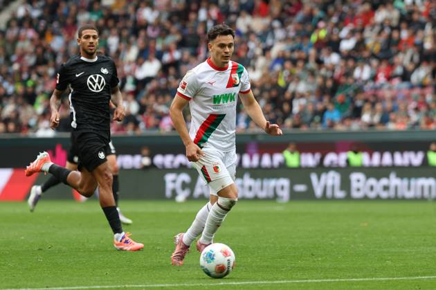 Fabian Rieder 32 FC Augsburg , FC Augsburg vs VfL Wolfsburg, Soccer, 1 Bundesliga, 6 Matchday, 04 10 2025 DFB regulations prohibit any use of photographs as image sequences and or quasi video Augsburg Bayern Germany Copyright: xkolbert-press ChristianxKolbertx