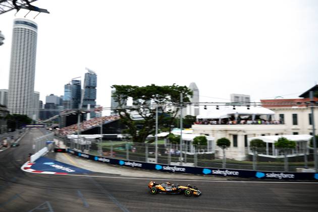 F1 - SINGAPORE GRAND PRIX 2025 81 PIASTRI Oscar (aus), McLaren F1 Team MCL39, action during the 2025 Formula 1 Singapore Grand Prix, 18th round of the 2025 FIA Formula One World Championship, WM, Weltmeisterschaft from October 3 to 5, 2025 on the Marina Bay Street Circuit, in Singapore - SingaporeSingapore Copyright: xEricxAlonsox