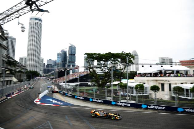 F1 - SINGAPORE GRAND PRIX 2025 81 PIASTRI Oscar (aus), McLaren F1 Team MCL39, action during the 2025 Formula 1 Singapore Grand Prix, 18th round of the 2025 FIA Formula One World Championship, WM, Weltmeisterschaft from October 3 to 5, 2025 on the Marina Bay Street Circuit, in Singapore - SingaporeSingapore Copyright: xEricxAlonsox