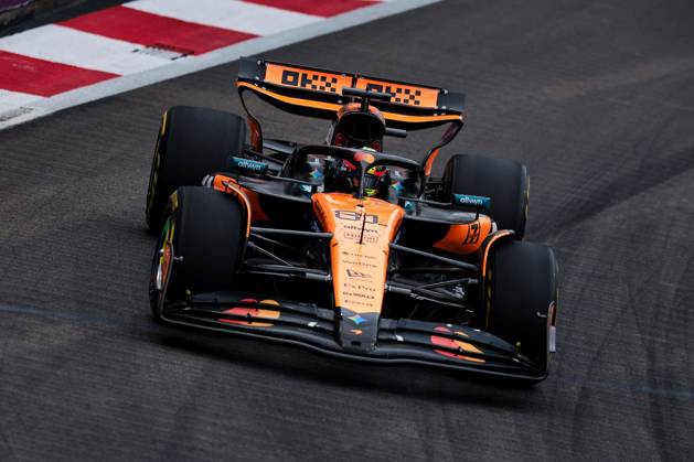 F1 - SINGAPORE GRAND PRIX 2025 81 PIASTRI Oscar (aus), McLaren F1 Team MCL39, action during the 2025 Formula 1 Singapore Grand Prix, 18th round of the 2025 FIA Formula One World Championship, WM, Weltmeisterschaft from October 3 to 5, 2025 on the Marina Bay Street Circuit, in Singapore - SingaporeSingapore Copyright: xEricxAlonsox