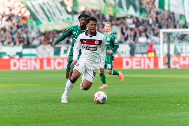 Joel Chima Fujita FC St Pauli, 16 on the dribble, GER, SV Werder Bremen vs FC St Pauli, Football, Bundesliga, Matchday 6, Season 2025 2026, 04 10 2025 DFL REGULATIONS PROHIBIT ANY USE OF PHOTOGRAPHS AS IMAGE SEQUENCES AND OR QUASI VIDEO GER, SV Werder Bremen vs FC St Pauli, Football, Bundesliga, Matchday 6, Season 2025 2026, 04 10 2025 Bremen Copyright: xEibner-Pressefoto MaxxVincenx EP_MVN