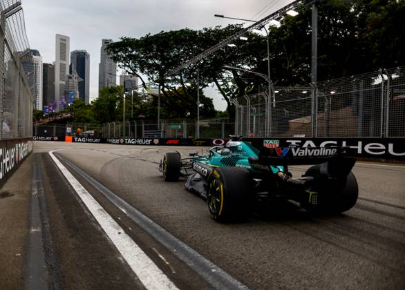 F1 - SINGAPORE GRAND PRIX 2025 18 STROLL Lance (can), Aston Martin F1 Team AMR25, action during the 2025 Formula 1 Singapore Grand Prix, 18th round of the 2025 FIA Formula One World Championship, WM, Weltmeisterschaft from October 3 to 5, 2025 on the Marina Bay Street Circuit, in Singapore - SingaporeSingapore  Copyright: xDPPIx
