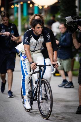 F1 - SINGAPORE GRAND PRIX 2025 SAINZ Carlos (spa), Williams Racing FW47, portrait during the 2025 Formula 1 Singapore Grand Prix, 18th round of the 2025 FIA Formula One World Championship, WM, Weltmeisterschaft from October 3 to 5, 2025 on the Marina Bay Street Circuit, in Singapore - SingaporeSingapore Copyright: xDPPIx