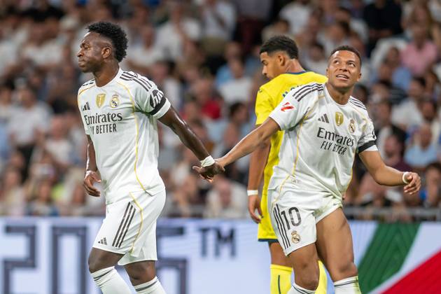 REAL MADRID CF v VILLARREAL CF. LA LIGA 2025 2026. ROUND 8. Real Madrid CF™s Vinicius Junior (l) and Kylian Mbappe during La Liga match. October 4, 2025. (ALTERPHOTOS Jorge Ropero) MadridSpain Copyright: xJorgexRoperox