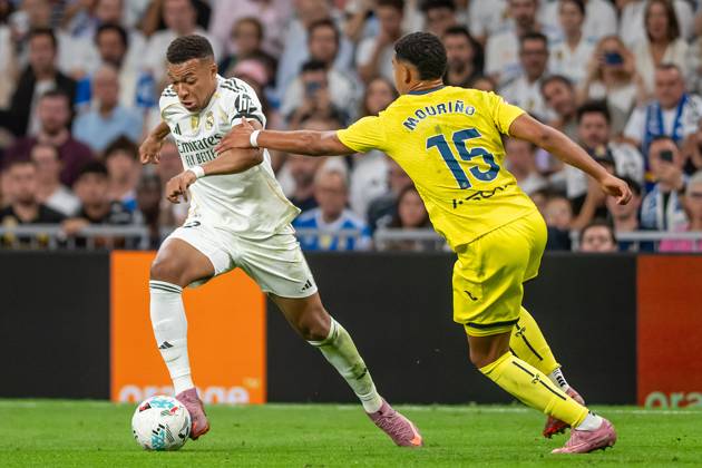 REAL MADRID CF v VILLARREAL CF. LA LIGA 2025 2026. ROUND 8. Real Madrid CF™s Kylian Mbappe (l) and Villarreal CF s Santiago Mourino during La Liga match. October 4, 2025. (ALTERPHOTOS Jorge Ropero) MadridSpain Copyright: xJorgexRoperox