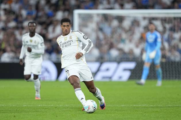 October 4, 2025, Madrid, Madrid, Spain: Jude Bellingham of Real Madrid CF in action during the Spanish League, LaLiga EA Sports, football match played between Real Madrid and Villarreal CF at Santiago Bernabeu stadium on October 04, 2025, in Madrid, Spain. Madrid Spain - ZUMAa181 20251004_zaa_a181_397 Copyright: xOscarxJ.xBarrosox